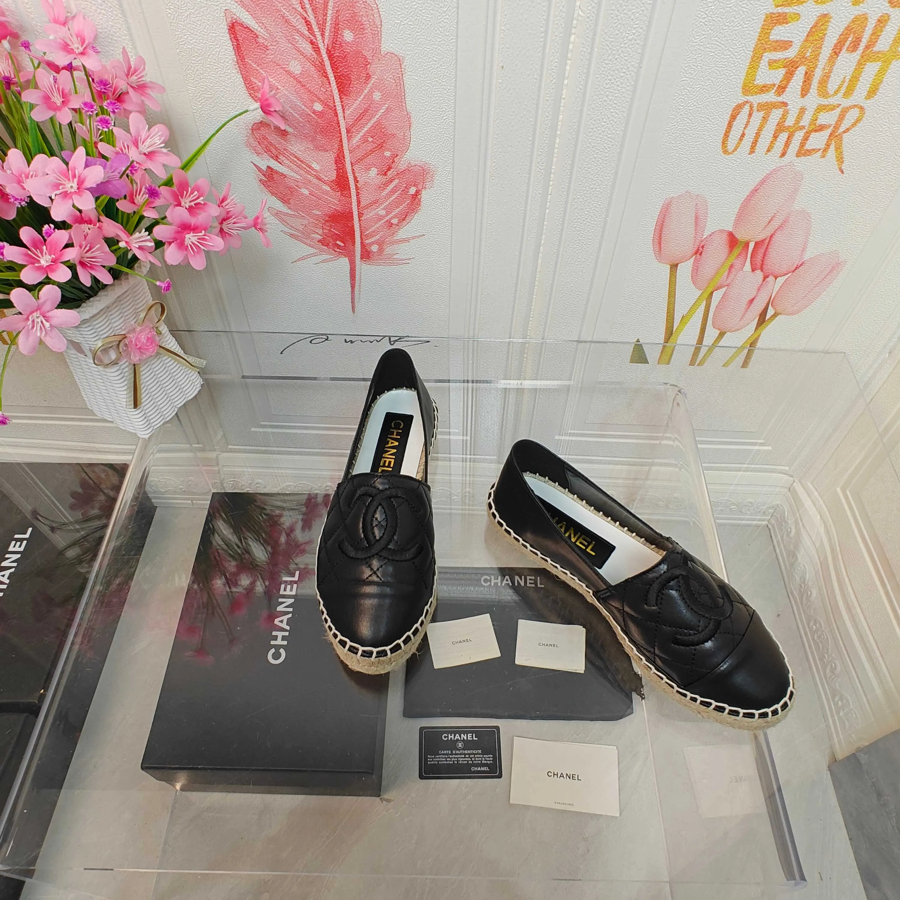 👟👟Ex-factory price 400👟👟 CHANEL 2025 early spring new fisherman shoes, top version 👏👏The inner pads are all made of original imported goatskin! Number of codes: 35 - 40 (codes 34, 41, and 42 can be customized without return or exchange) Standard codes come with a full set of packaging